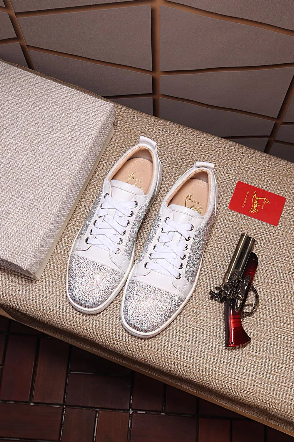 Men's shoes 💰: 460💰christian louboutin (CL red sole shoes) counter hot diamond series, casual sneakers for couples 📢 📢 📢 Exclusive hot style release🎈🎈💪Movable latex feet👻Finished outsole line [Proud]😝Female 35-40# Male 38#-46, global supply😝 [Top version]: Original imported cowhide frosted upper, top original leather lining, original molded TPU outsole, original 1:1 detail processing, original shoe last.